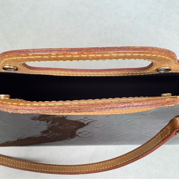 Louis Vuitton Vernis Roxbury Drive Amarante Patent Leather Shoulder Bag - Picture 10 of 16